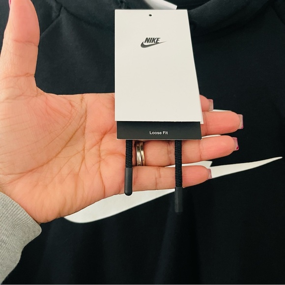 Nike Women's Black Cropped Hoodie - Picture 5 of 6